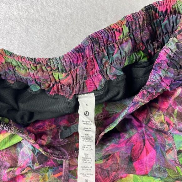 Lululemon Hotty Hot Low-Rise Lined Short 4" - Picture 5 of 6